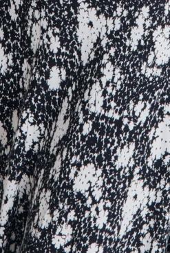 Madi Crepe Midi Dress Black Floral 15 Madi Crepe Midi Dress Black Floral -KILA Clothing Shop D07G024 Z73 28938 650px 964px