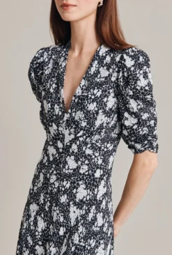 Madi Crepe Midi Dress Black Floral 11 Madi Crepe Midi Dress Black Floral -KILA Clothing Shop D07G024 Z73 28939 650px 964px