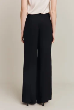 Brooke Wide-Leg Trousers Black -KILA Clothing Shop P06G002 A01 26435 650px 964px