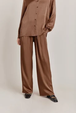 Imogen Satin Wide Leg Trouser Acorn 7 Imogen Satin Wide Leg Trouser Acorn -KILA Clothing Shop P06G003A D32 28532 650px 964px