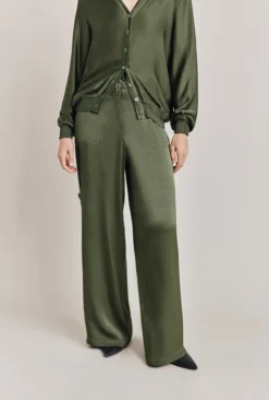 Aurora Satin Cargo Trousers Thyme 8 Aurora Satin Cargo Trousers Thyme -KILA Clothing Shop P06G005 J96 28555 650px 964px