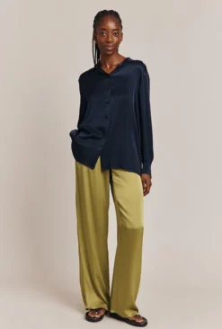 Ellie Satin Shirt Navy -KILA Clothing Shop Q06G007A K10 26909 650px 964px