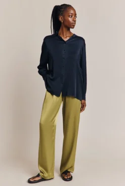 Ellie Satin Shirt Navy -KILA Clothing Shop Q06G007A K10 26910 650px 964px