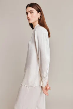 Ellie Satin Shirt Ivory 8 Ellie Satin Shirt Ivory -KILA Clothing Shop Q06G007A M12 28484 650px 964px