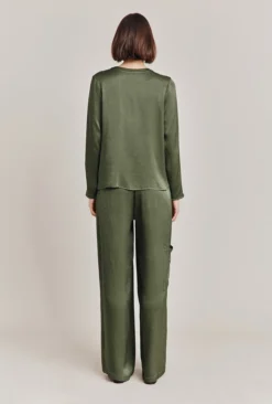 Efie Satin Blouse Thyme 7 Efie Satin Blouse Thyme -KILA Clothing Shop Q06G010 J96 28590 650px 964px