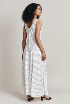 Margot Satin Top White Spot -KILA Clothing Shop Q06G020 Z70 28369 650px 964px