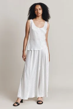 Margot Satin Top White Spot -KILA Clothing Shop Q06G020 Z70 28371 650px 964px