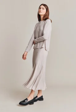 Alena Crepe Blouse Beige Pearly 9 Alena Crepe Blouse Beige Pearly -KILA Clothing Shop Q07G001 N01 28521 650px 964px