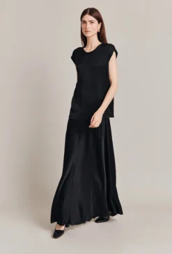 Melody Satin Short Sleeve Top Black 11 Melody Satin Short Sleeve Top Black -KILA Clothing Shop Q07G019 A01 29009 650px 964px