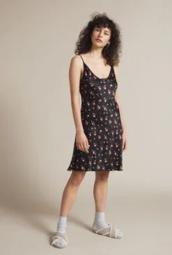 Iris Satin Slip Rose Ditsy -KILA Clothing Shop Z01G004CK Y91 20808 650px 964px